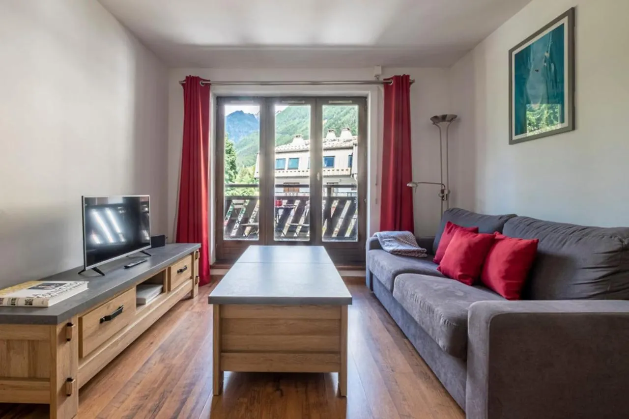 Modern Apt With Balcony In The Center Of Chamonix